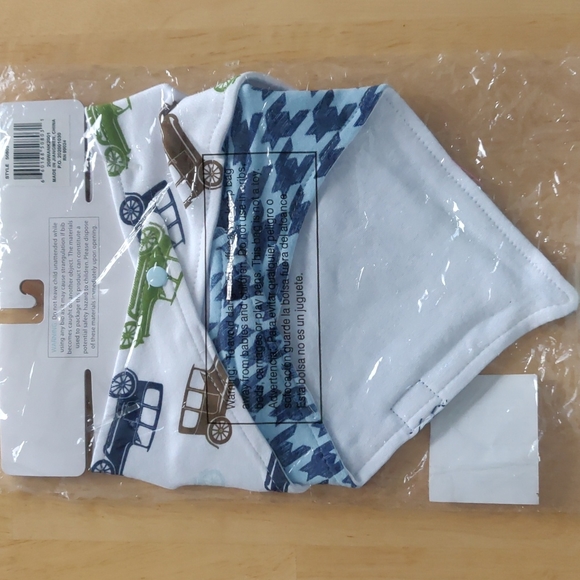 NWT Pair of bandana bibs - Picture 2 of 2